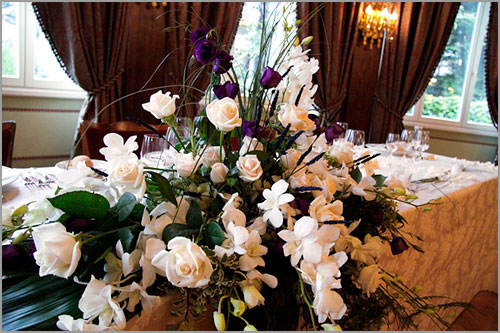 composizione-fiori-tavolo-sposi