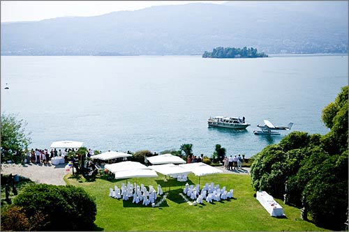 FIRST IDEA Outdoor Wedding on the lake in a beautiful mansion with a 