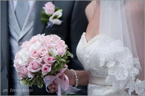 bouquet sposa rosa confetto
