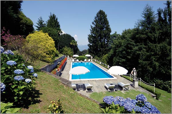 Villa Dal Pozzo piscina per cerimonie e ricevimenti matrimonio all'aperto Villa Dal Pozzo piscina per cerimonie e ricevimenti matrimonio all'aperto