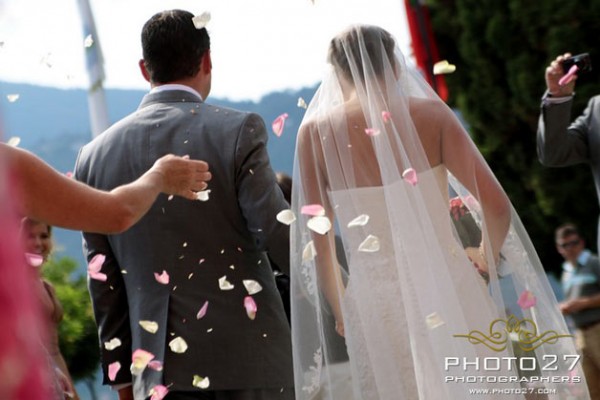 addobbi floreali con petali di rose a Villa Bossi