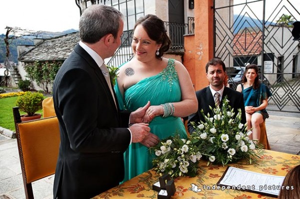 bouquet da sposa con fresie e erbe aromatiche