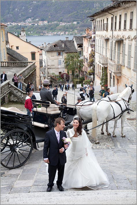 matrimonio in carrozza con cavalli bianchi