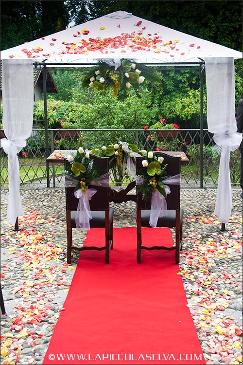 Allestimento floreale per matrimonio civile a Palazzo Tornielli di Miasino