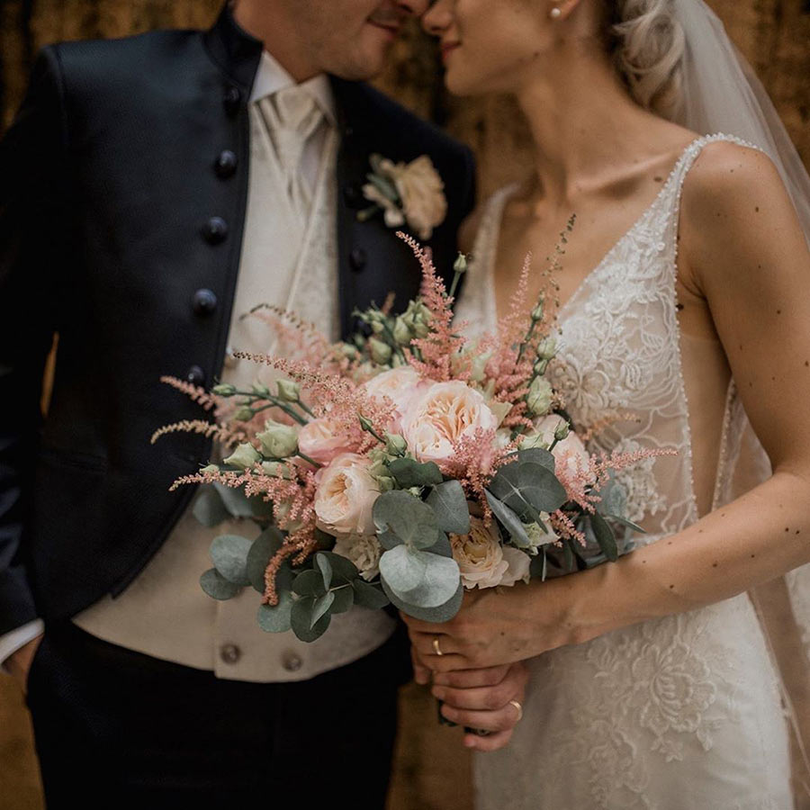 Bouquet con Astilbe rosa - foto Eleonora Ricappi